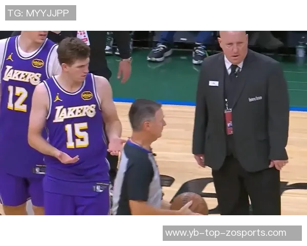 范德彪与字母哥联手助攻大加索尔点赞这一精彩瞬间